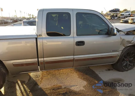 2002 Chevrolet Silverado 1500 Ls z USA, uszkodzony, nr VIN 2GCEC19T721171996